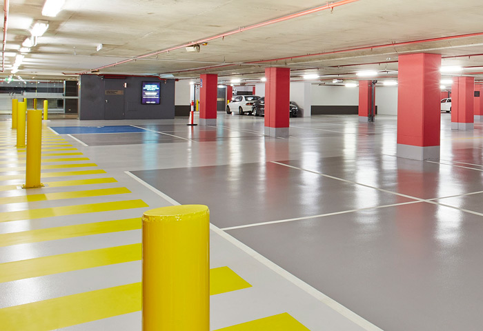 Un revêtement spécifique pour les parkings autorise une utilisation intensive du sol du fait de la circulation de véhicules et de voitures.